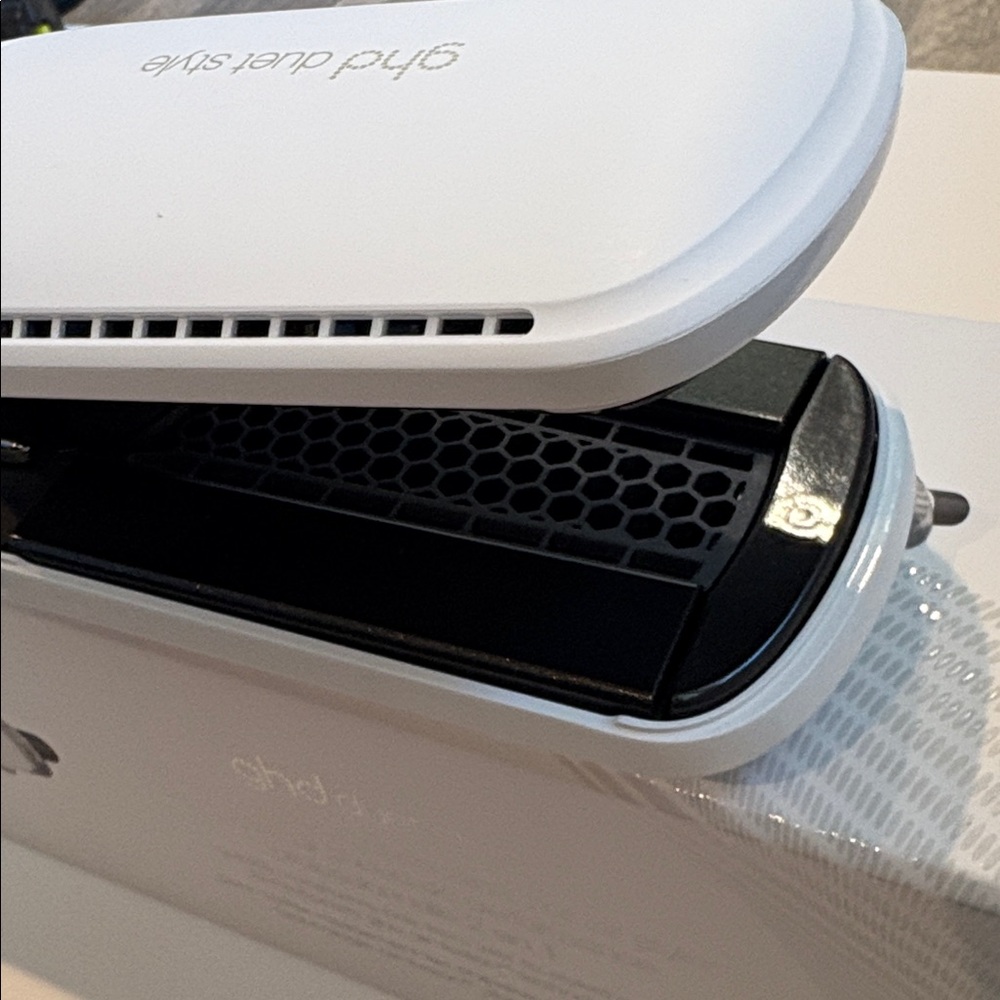 ghd Duet Style 2-in-1 Hot Air Styler in White - Picture 9 of 10